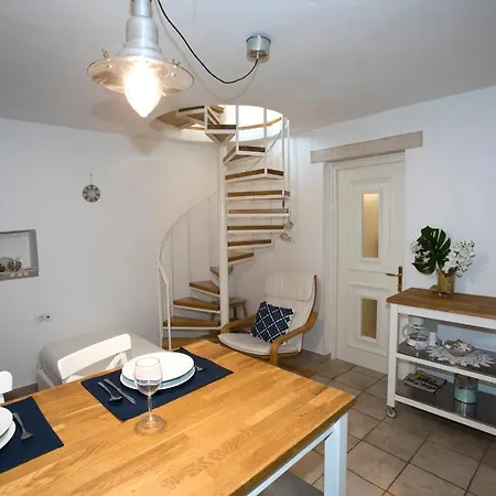 Lovely House With View Over Salt Pans Timor Apartma Secovlje